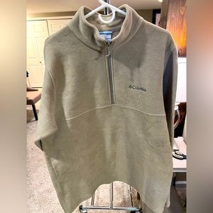 Columbia quarter zip fleece pull over jacket.